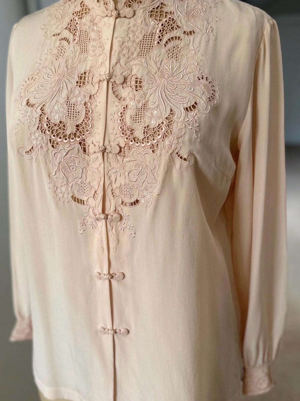 Vintage 1950s Hand Embroidery Chinese Silk Mandarin-Button Blouse